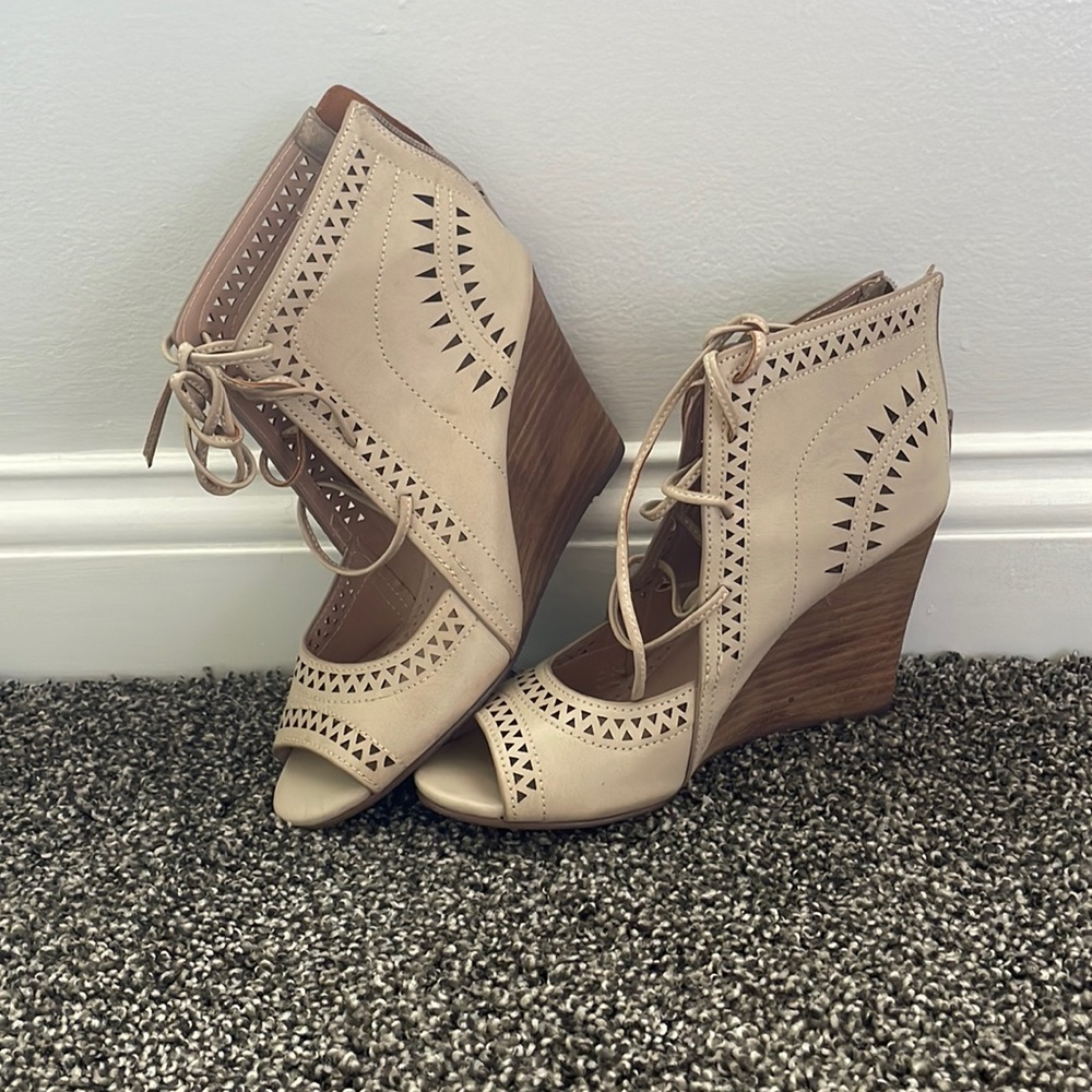 RESTRICTED Heel Leather Sock Size 7
